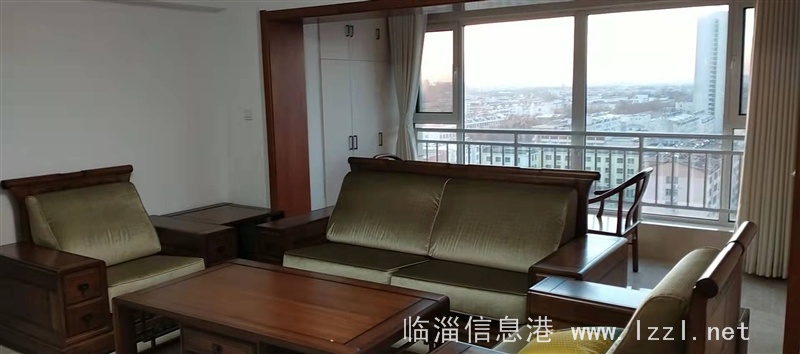 出售精裝修帶有高檔家具的新樓房（拎包入住）